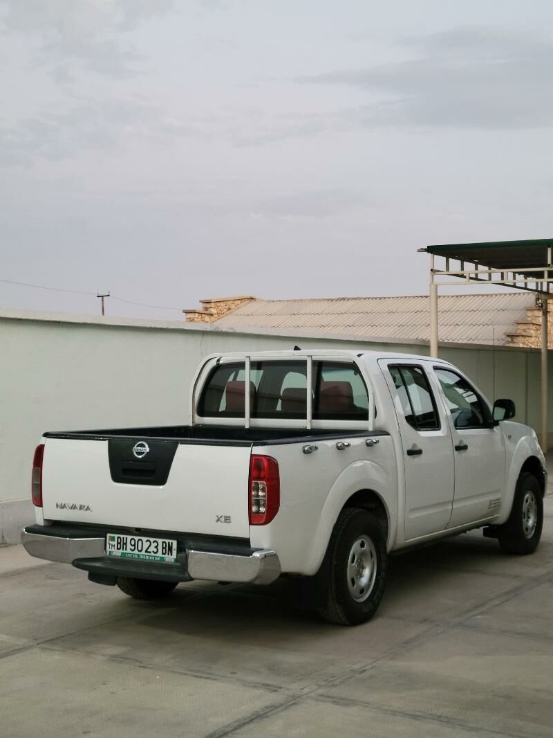 Nissan Navara 2010 - 160 000 TMT - Балканабат - img 5