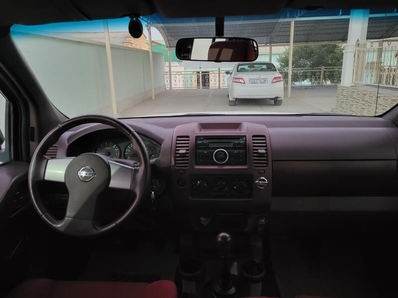 Nissan Navara 2010 - 160 000 TMT - Балканабат - img 7