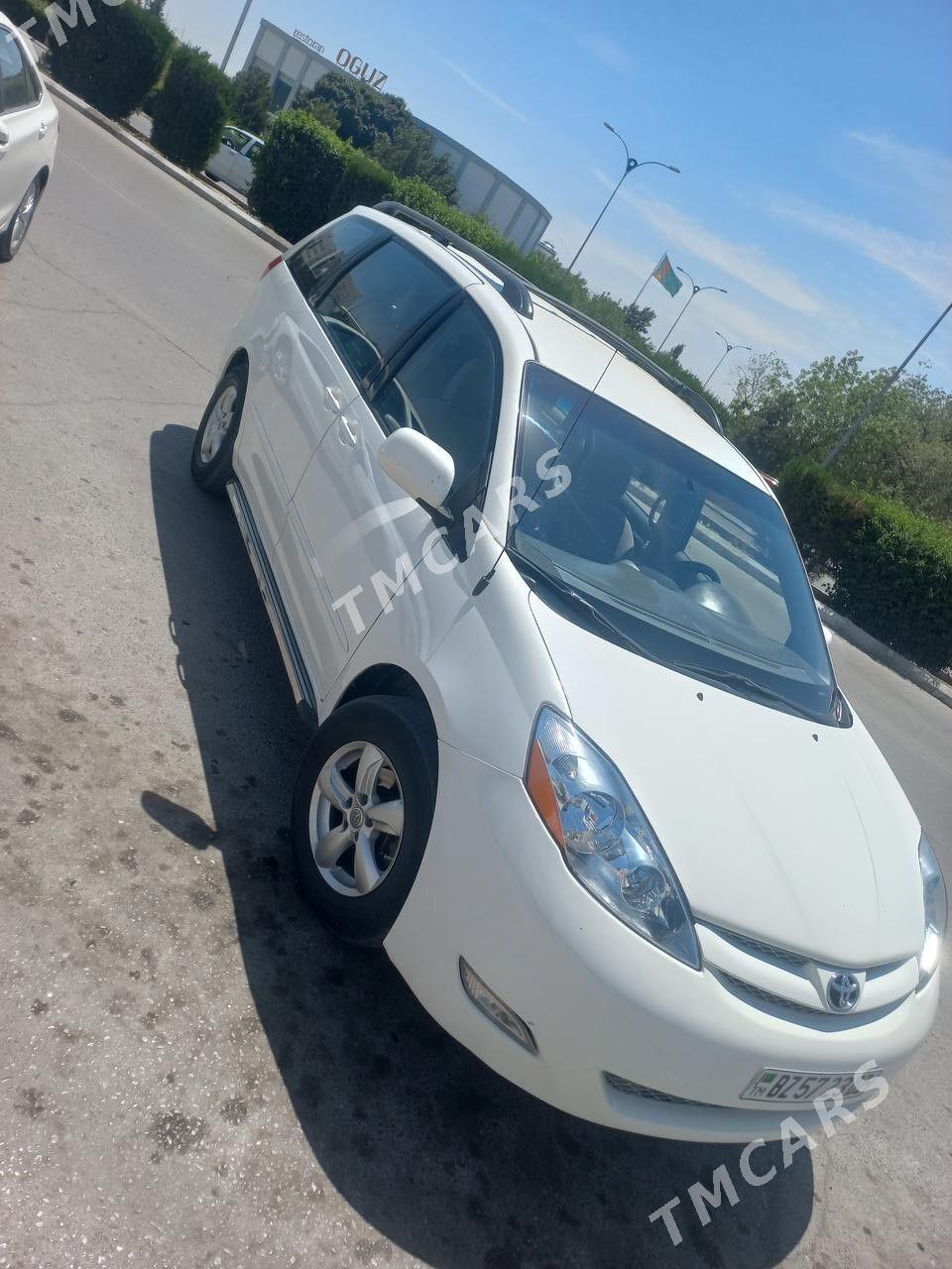 Toyota Sienna 2009 - 220 000 TMT - Дашогуз - img 4