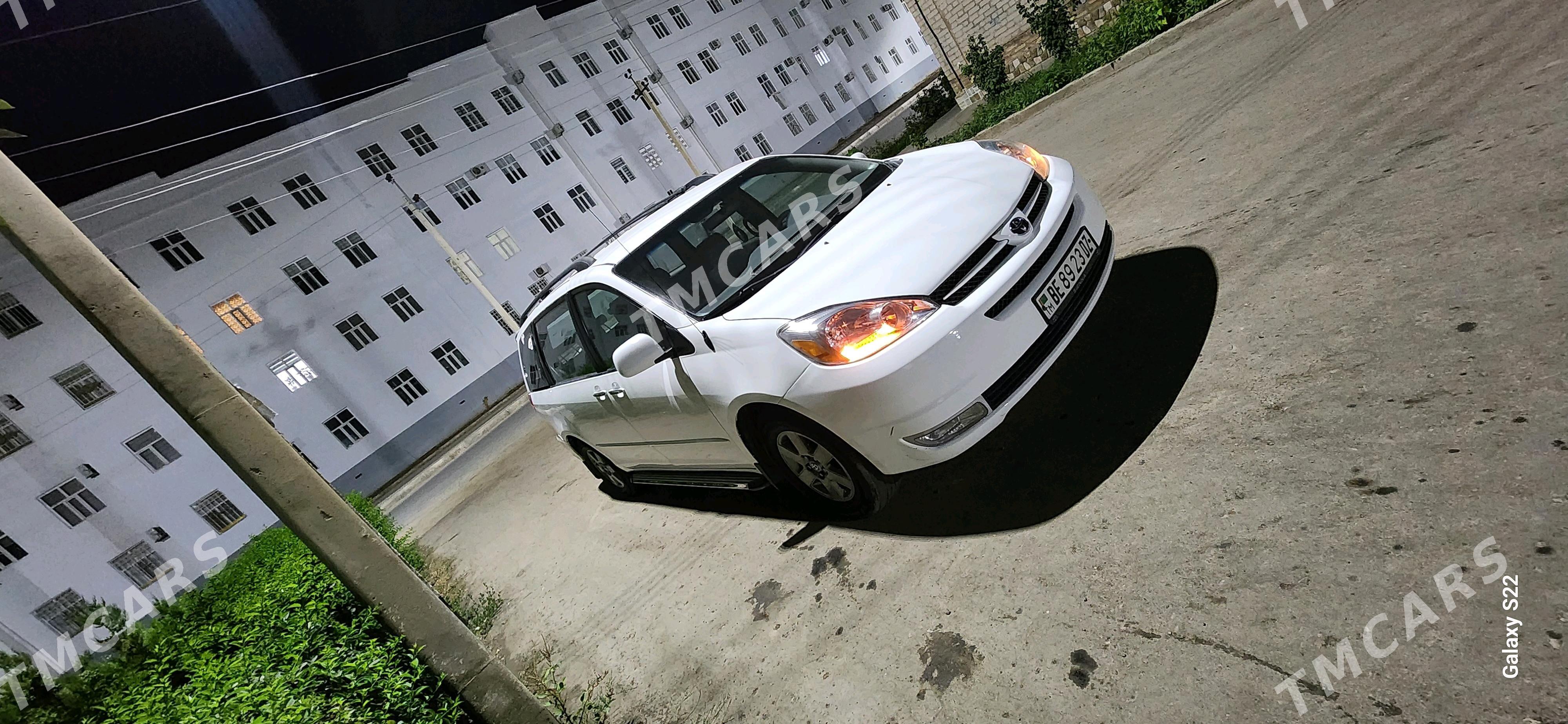 Toyota Sienna 2004 - 200 000 TMT - Daşoguz - img 2
