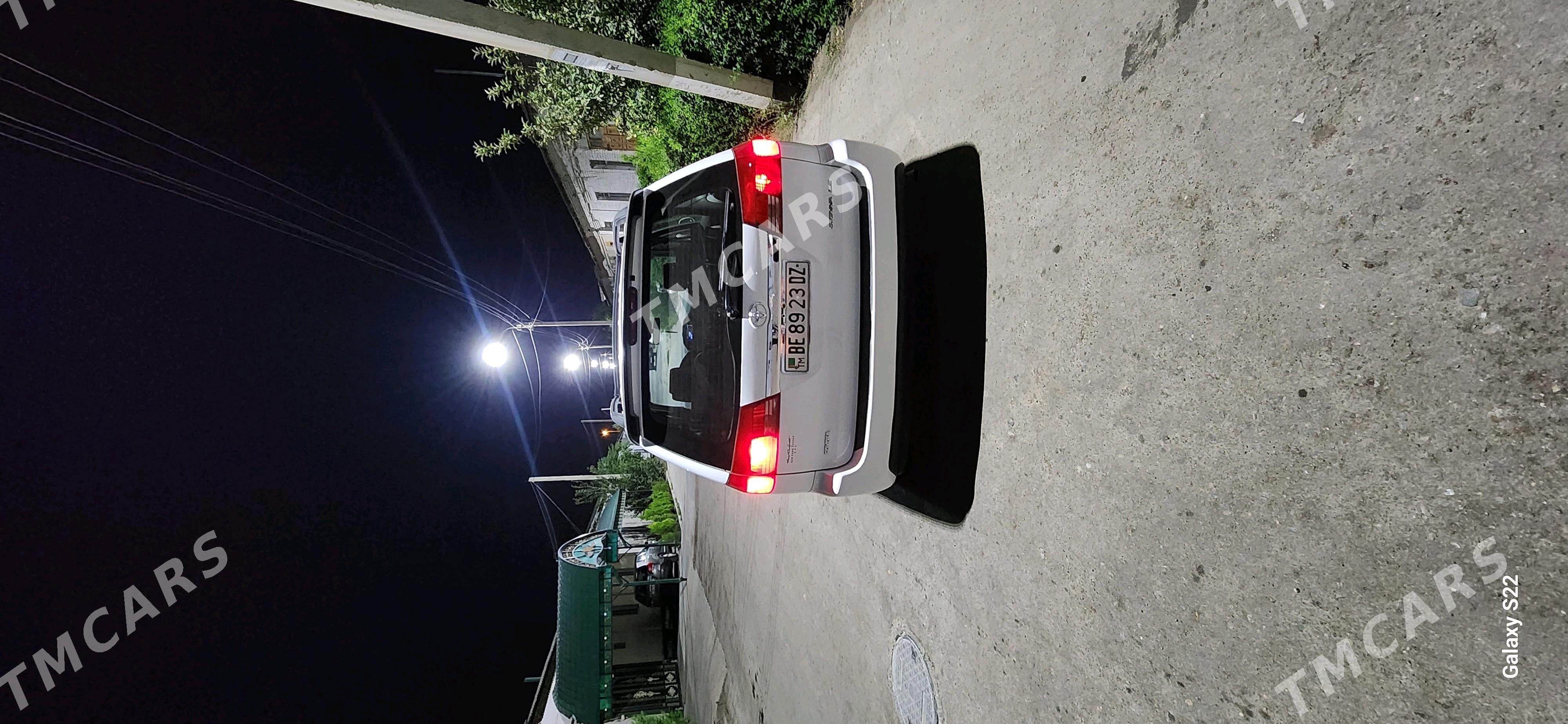 Toyota Sienna 2004 - 200 000 TMT - Daşoguz - img 5