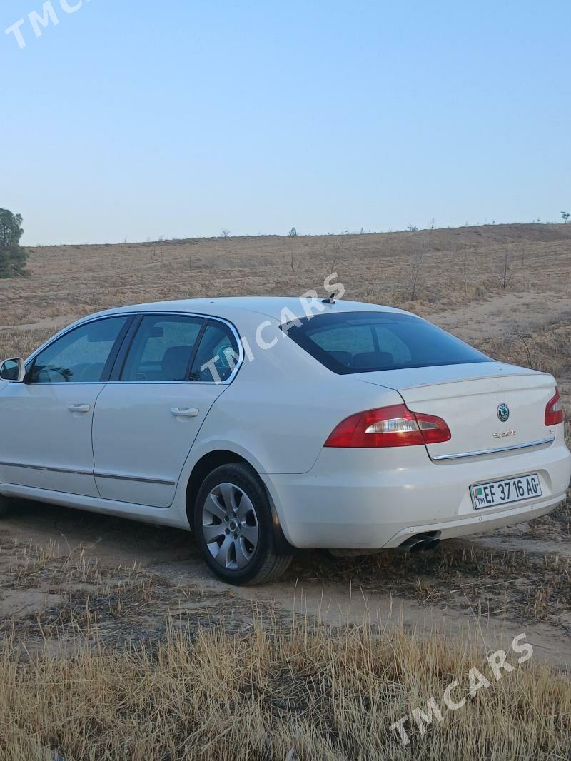 Skoda Superb​ 2010 - 115 000 TMT - Hitrowka - img 4