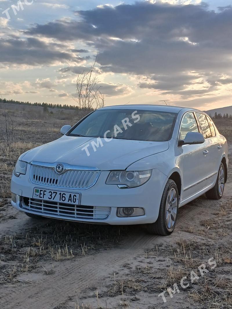 Skoda Superb​ 2010 - 115 000 TMT - Hitrowka - img 2