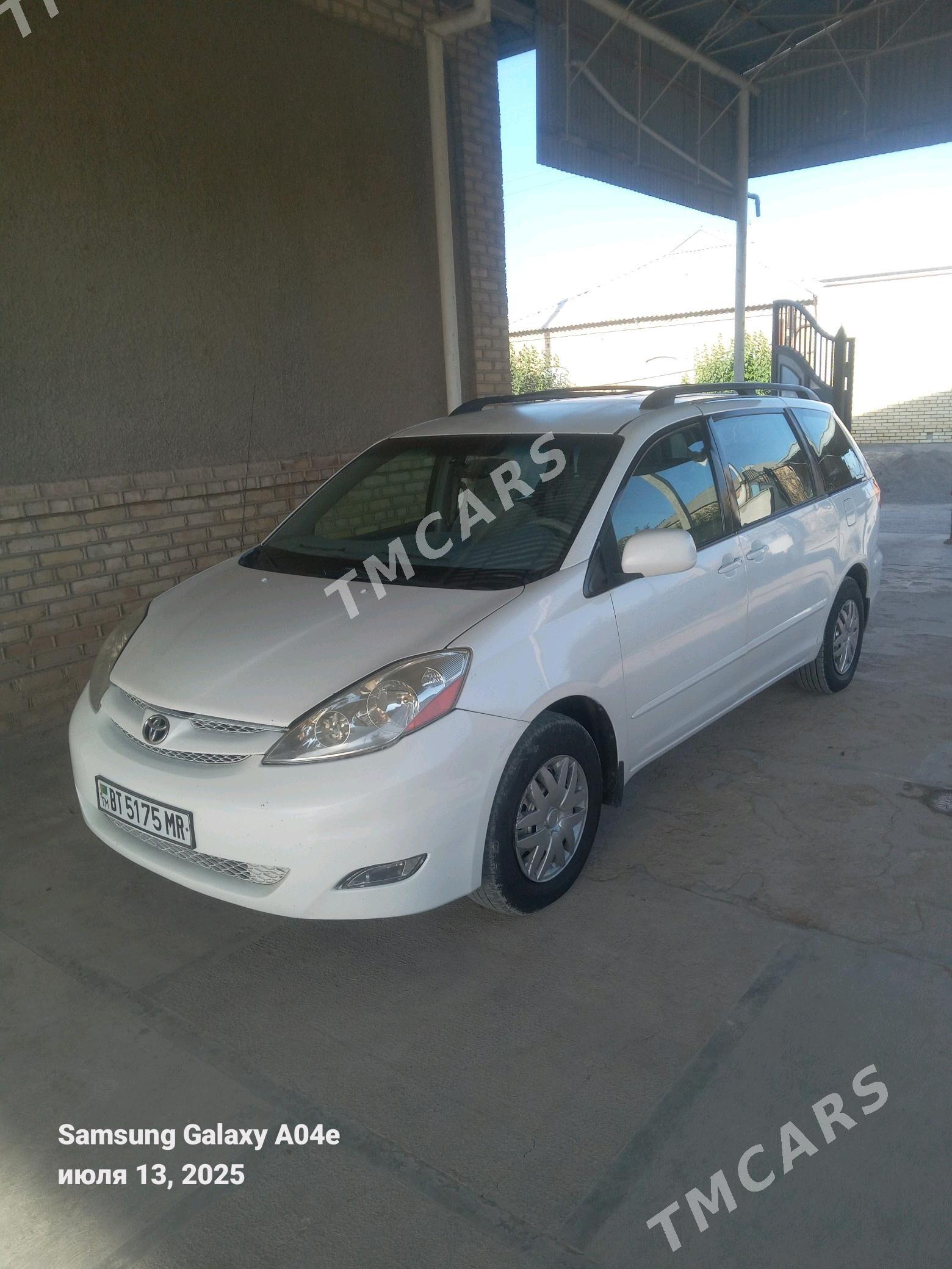 Toyota Sienna 2009 - 195 000 TMT - Векильбазар - img 5