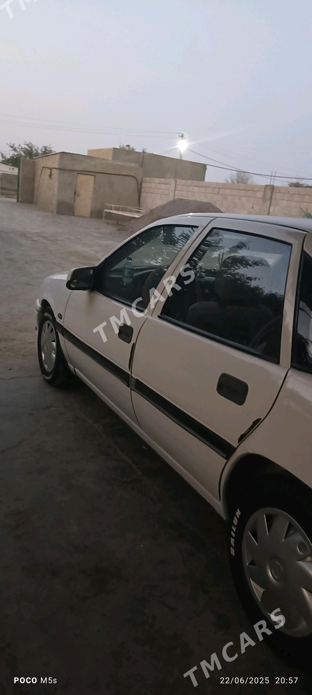 Opel Vectra 1993 - 42 000 TMT - Бахарден - img 3