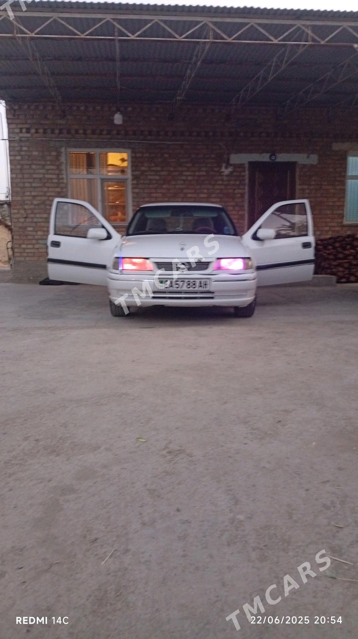 Opel Vectra 1993 - 42 000 TMT - Бахарден - img 5