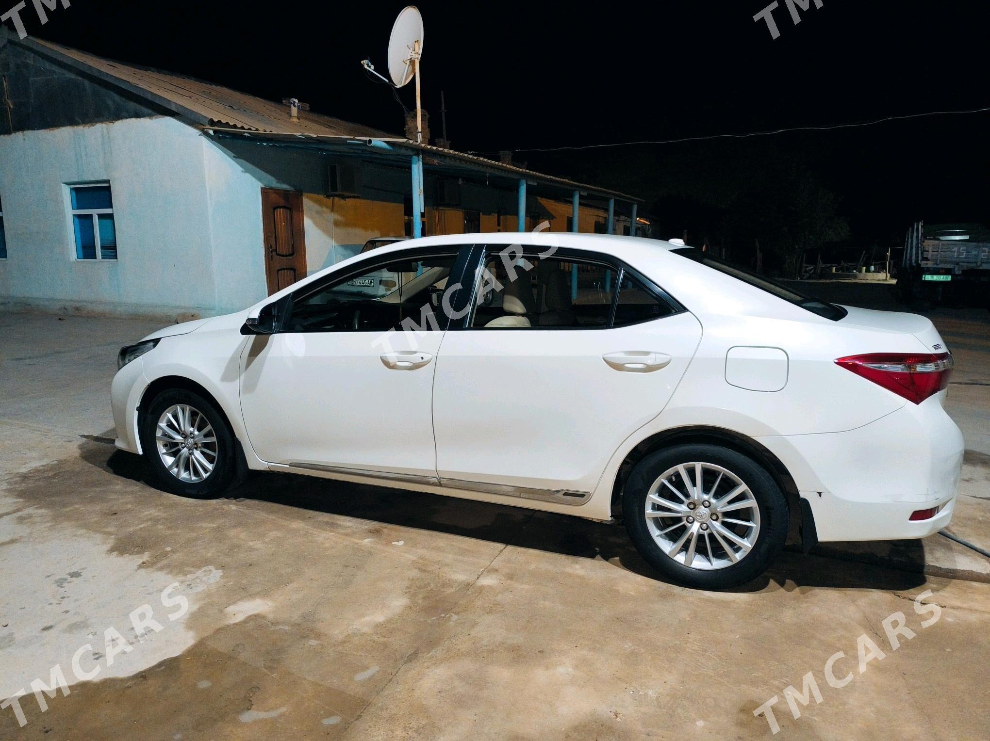 Toyota Corolla 2015 - 240 000 TMT - Ýaşlyk - img 2