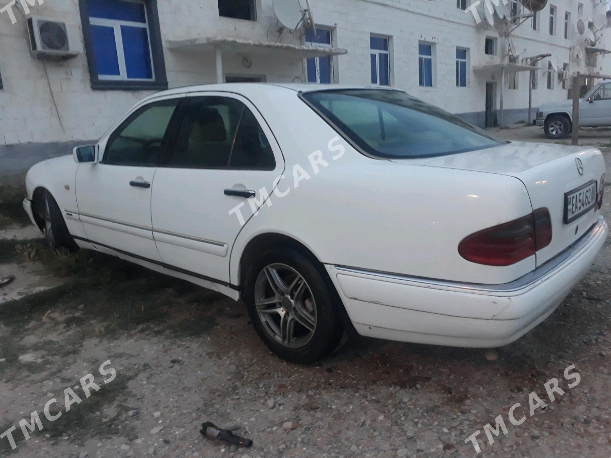 Mercedes-Benz E320 1996 - 45 000 TMT - Карабогаз - img 2