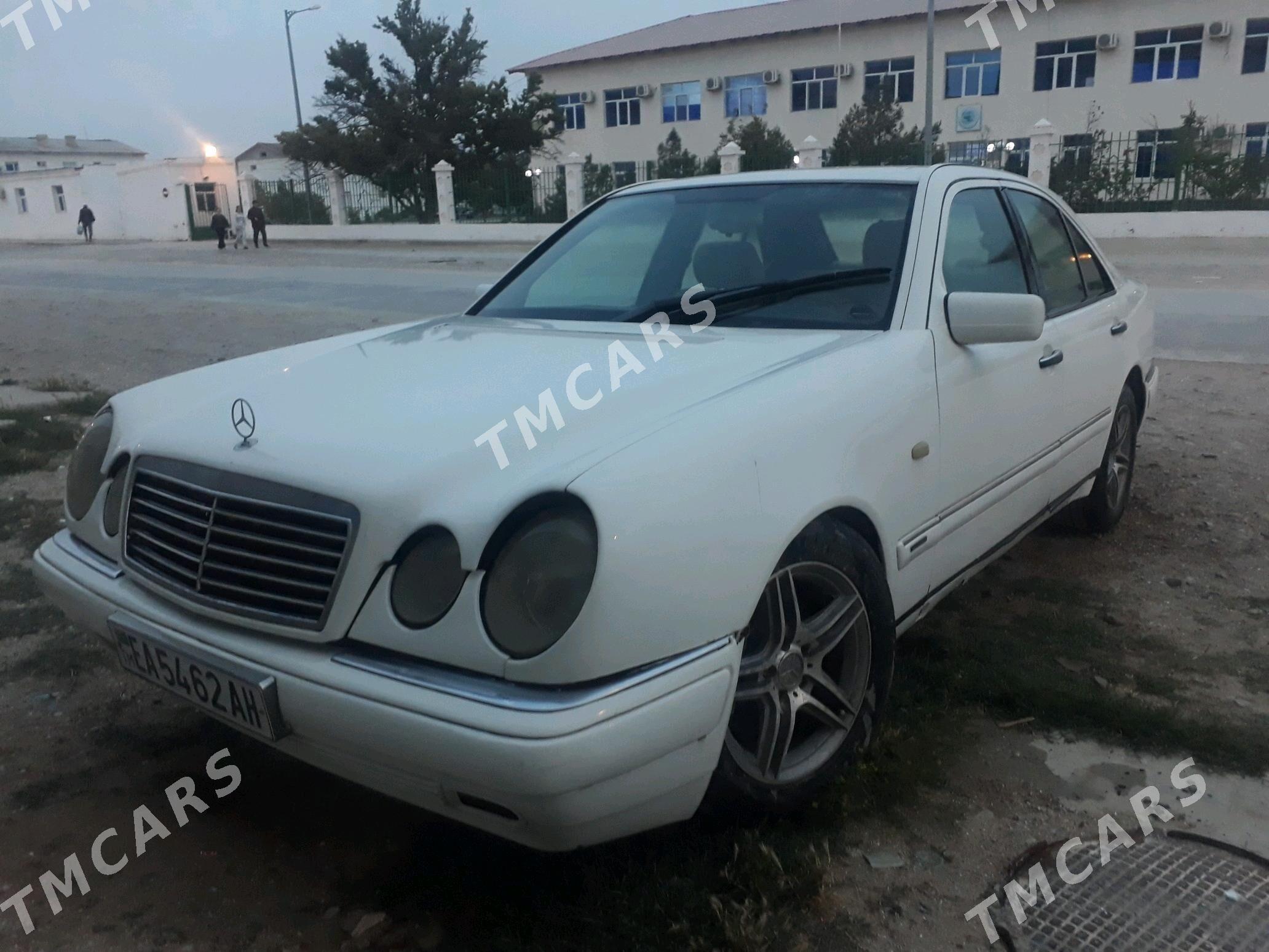 Mercedes-Benz E320 1996 - 45 000 TMT - Карабогаз - img 3