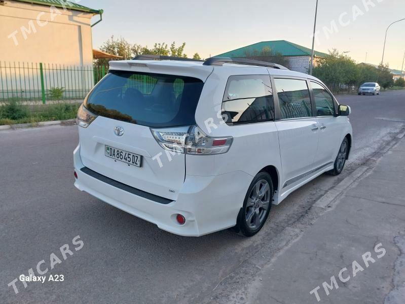 Toyota Sienna 2020 - 400 000 TMT - Дашогуз - img 2