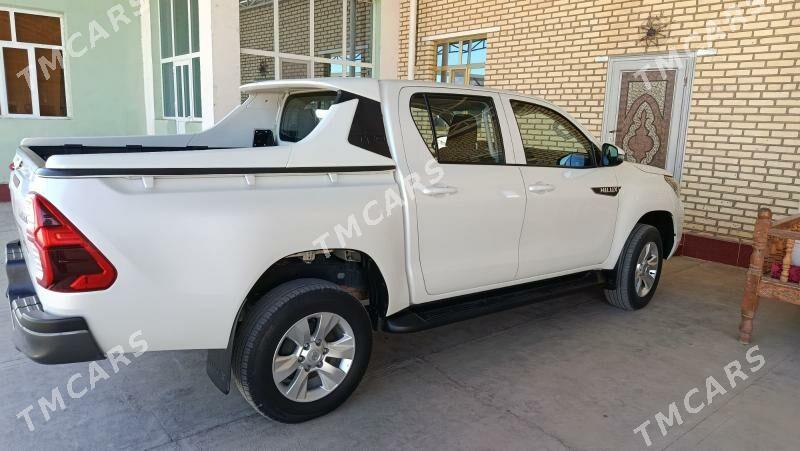 Toyota Hilux 2023 - 630 000 TMT - Sarahs - img 8