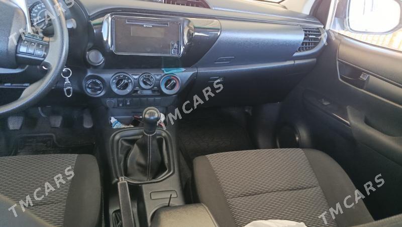 Toyota Hilux 2023 - 630 000 TMT - Sarahs - img 5