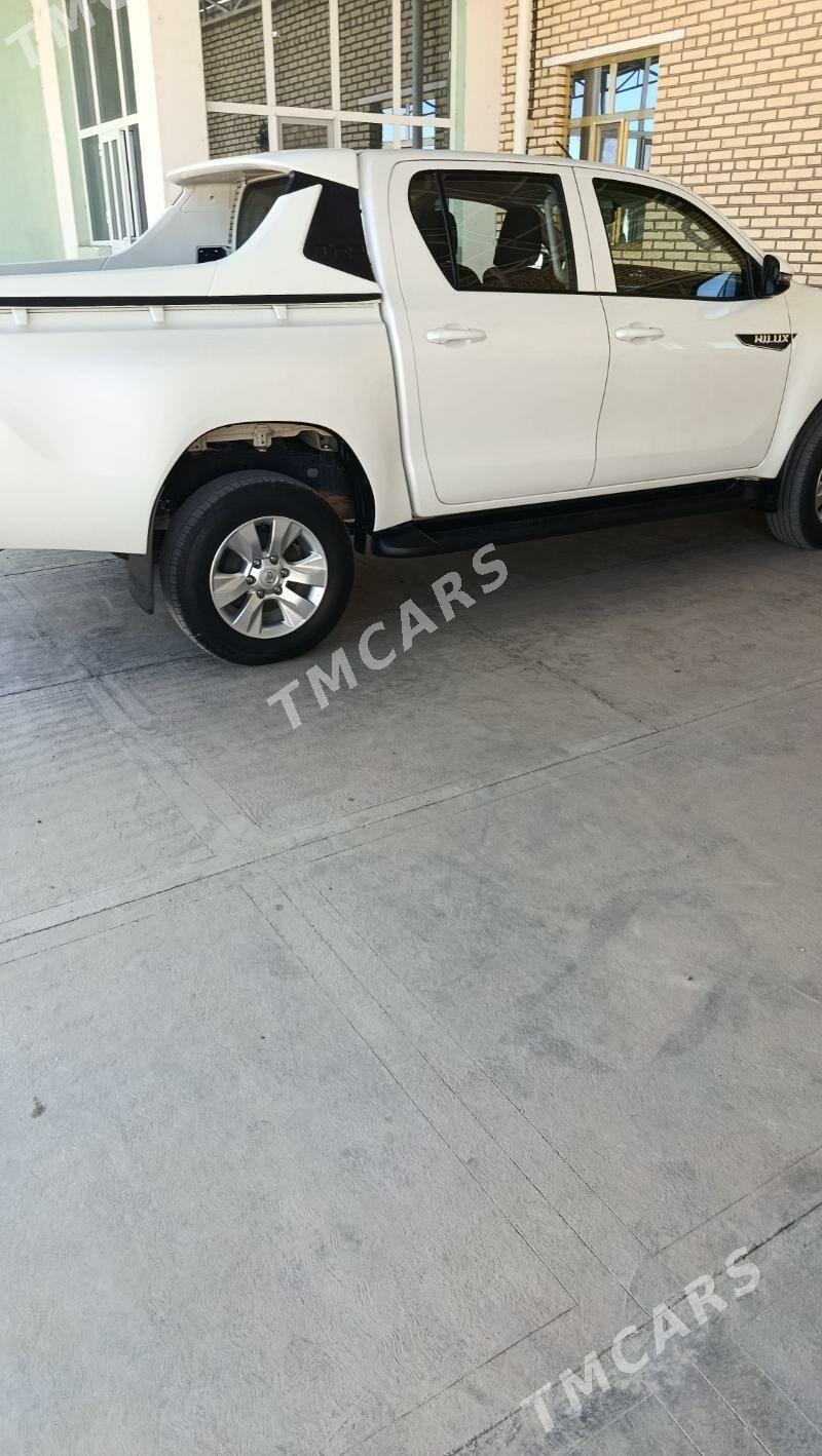 Toyota Hilux 2023 - 630 000 TMT - Sarahs - img 4