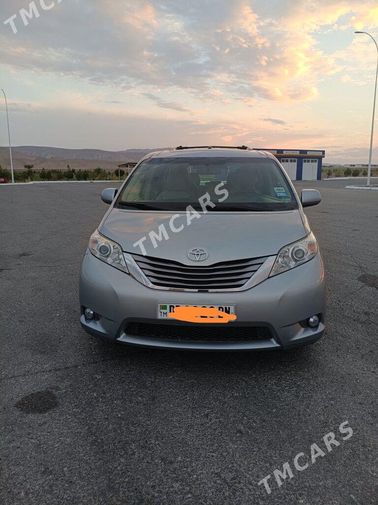 Toyota Sienna 2015 - 365 000 TMT - Гызыларбат - img 2