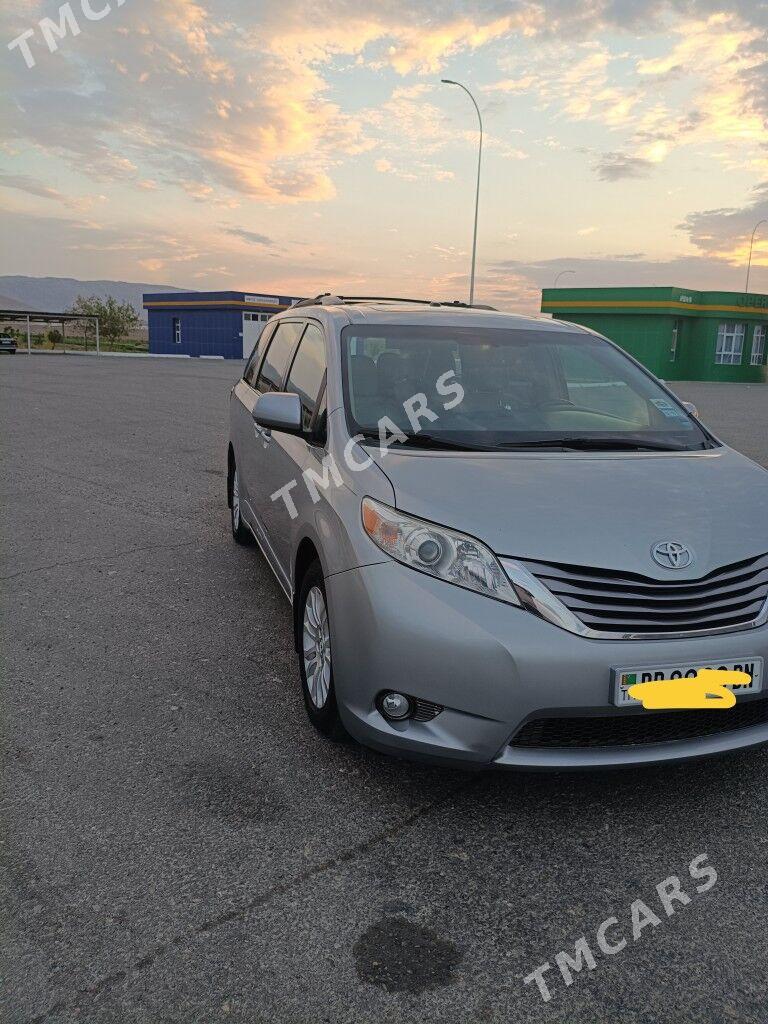 Toyota Sienna 2015 - 365 000 TMT - Гызыларбат - img 5