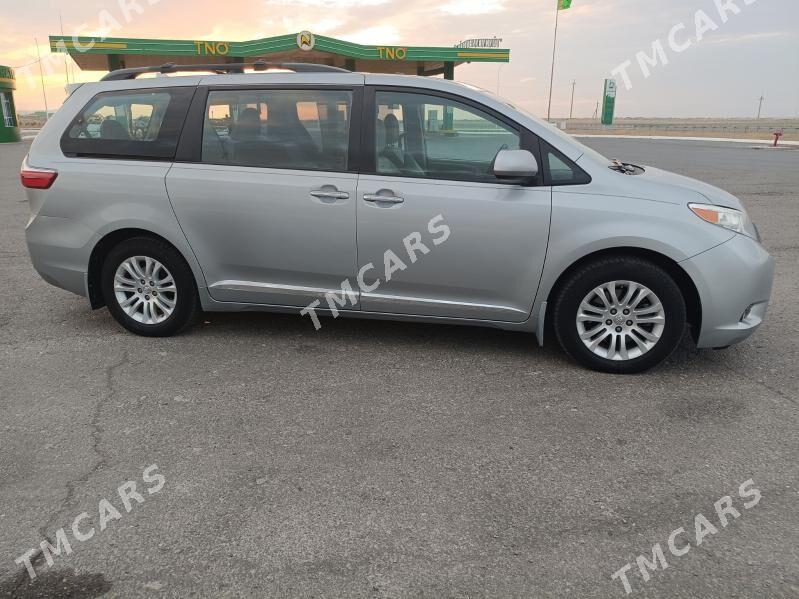 Toyota Sienna 2015 - 365 000 TMT - Гызыларбат - img 9
