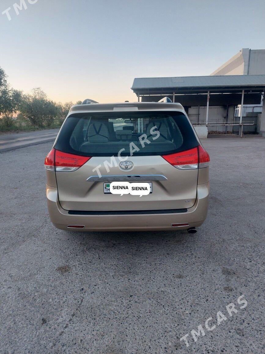 Toyota Sienna 2011 - 270 000 TMT - Мары - img 4