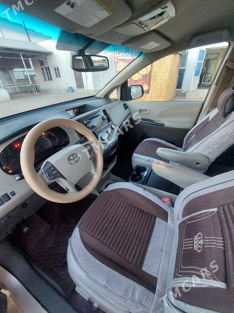 Toyota Sienna 2011 - 270 000 TMT - Мары - img 7
