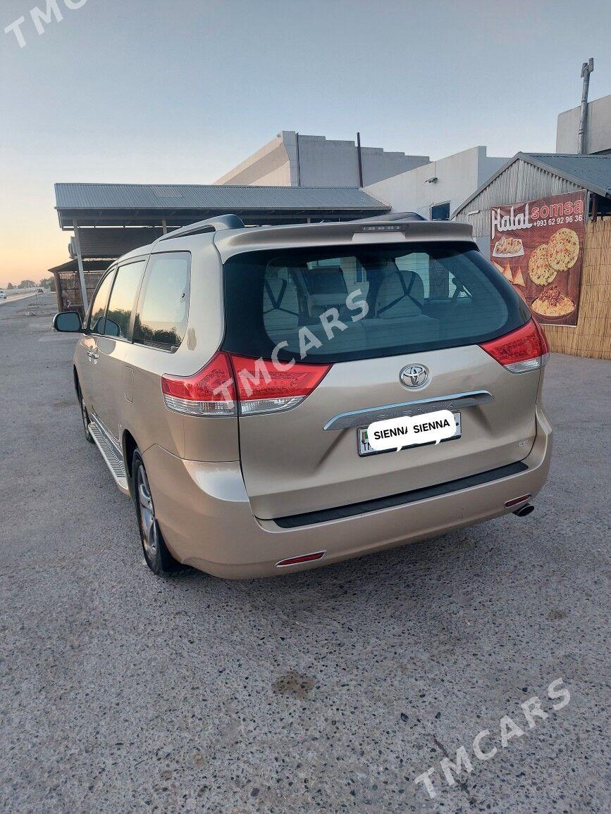 Toyota Sienna 2011 - 270 000 TMT - Мары - img 3
