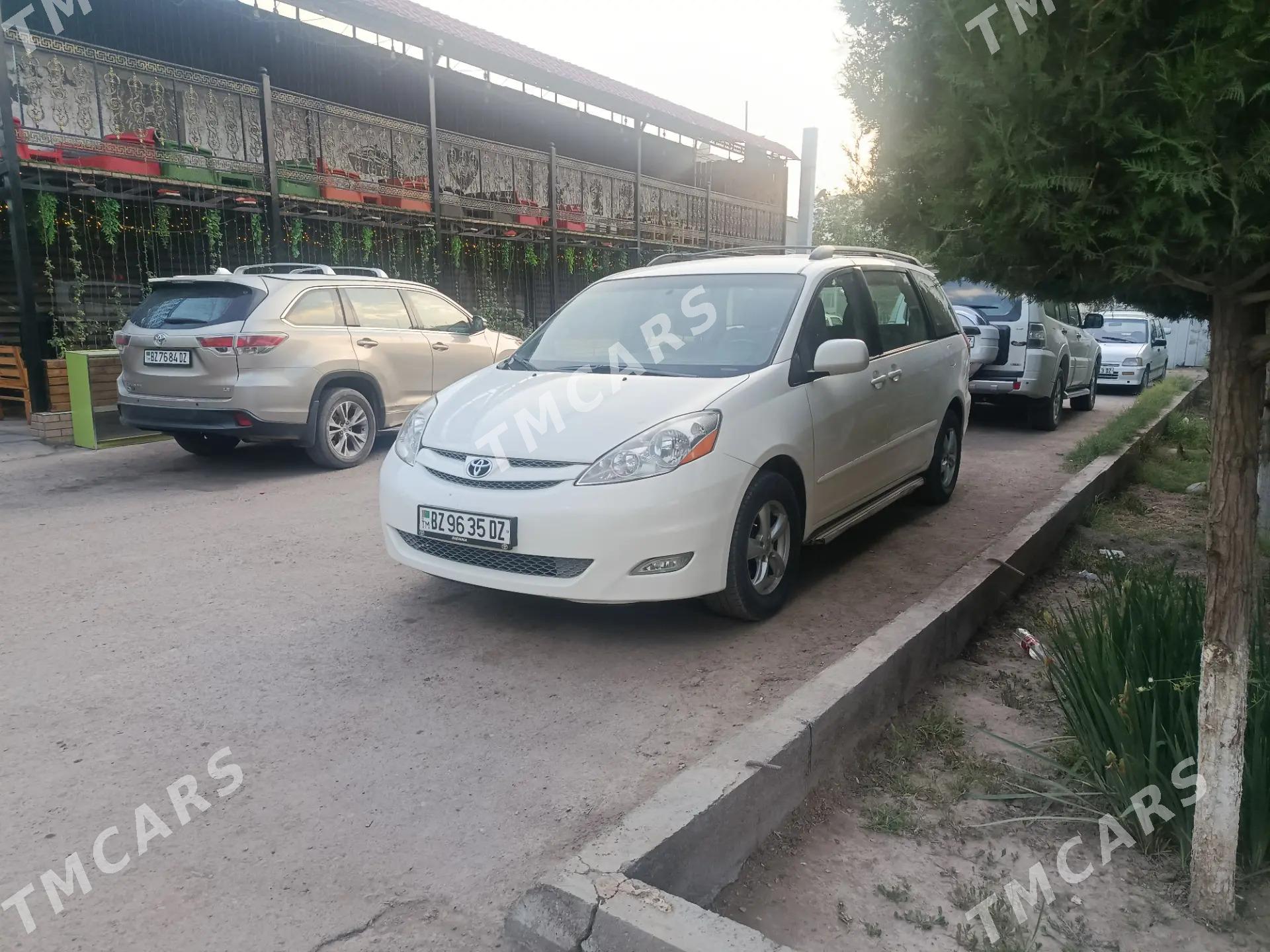 Toyota Sienna 2009 - 220 000 TMT - Дашогуз - img 7