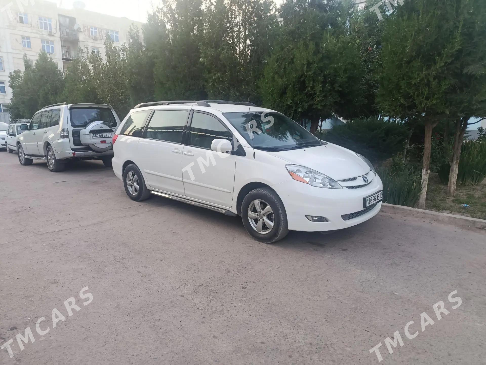 Toyota Sienna 2009 - 220 000 TMT - Дашогуз - img 6