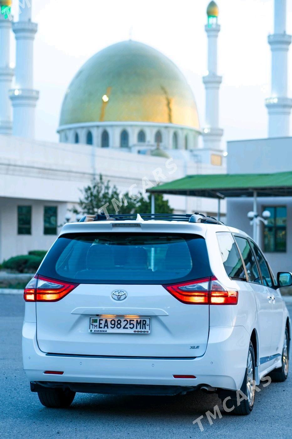 Toyota Sienna 2020 - 460 000 TMT - Мары - img 3
