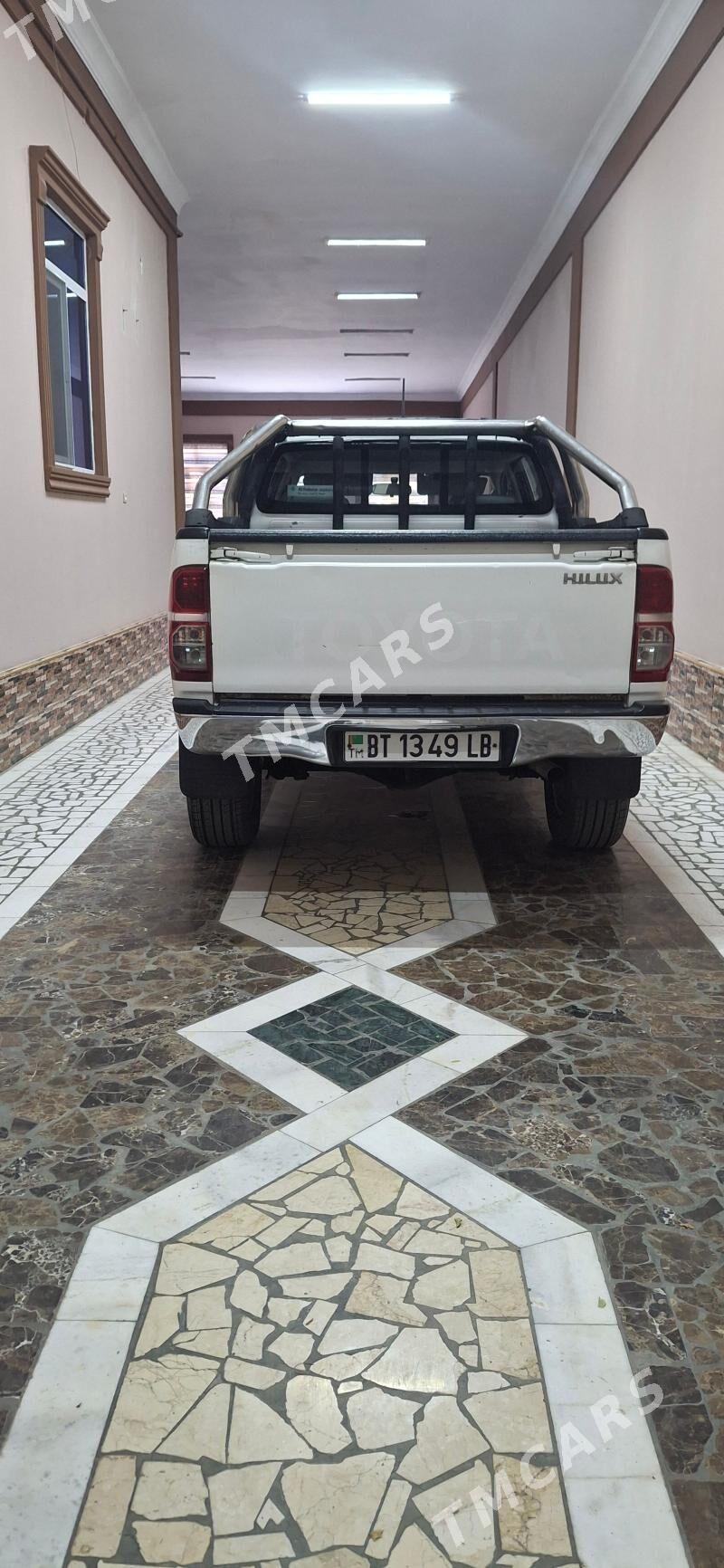 Toyota Hilux 2013 - 340 000 TMT - Türkmenabat - img 9