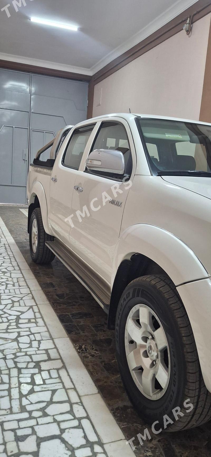 Toyota Hilux 2013 - 340 000 TMT - Türkmenabat - img 8