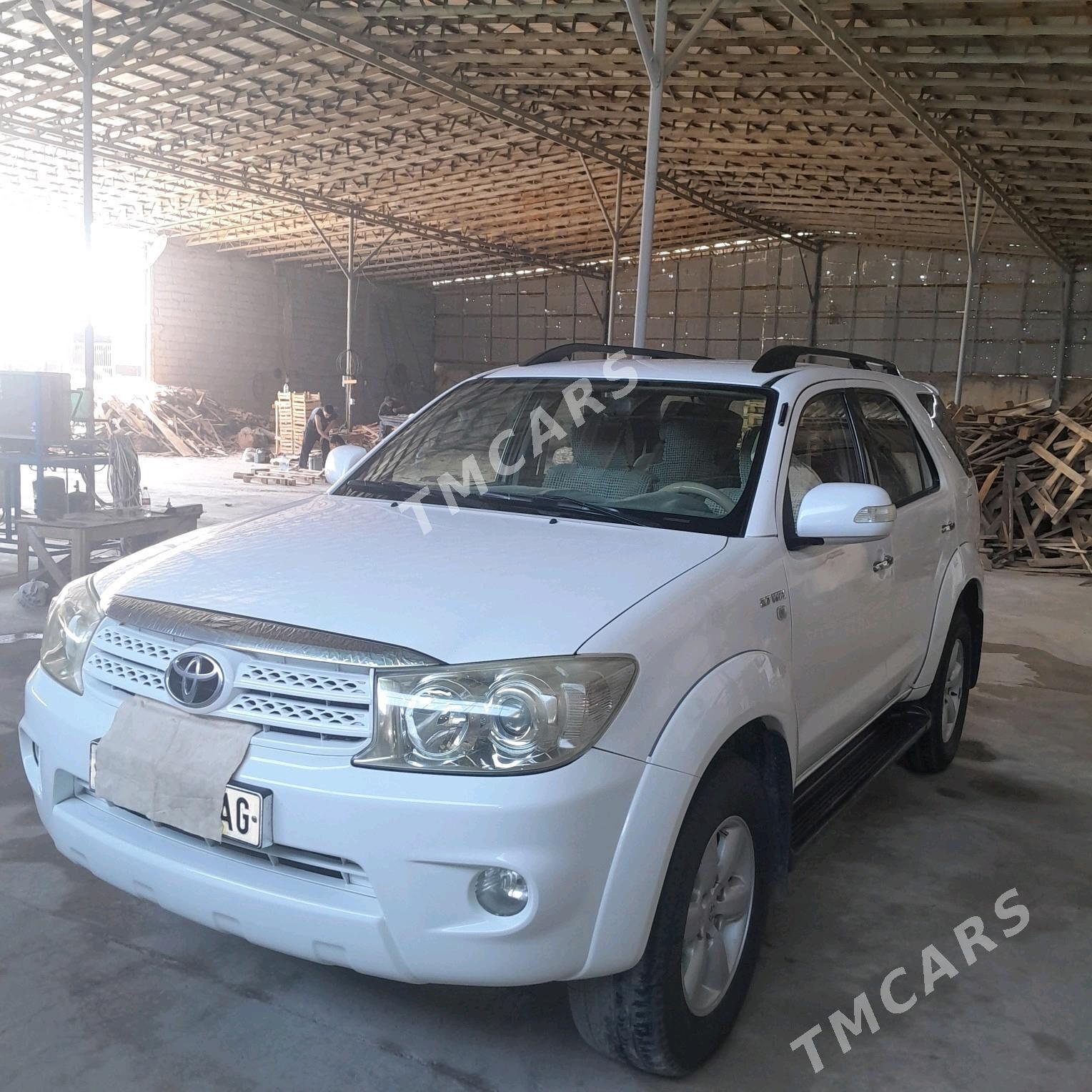 Toyota Fortuner 2010 - 305 000 TMT - Aşgabat - img 2