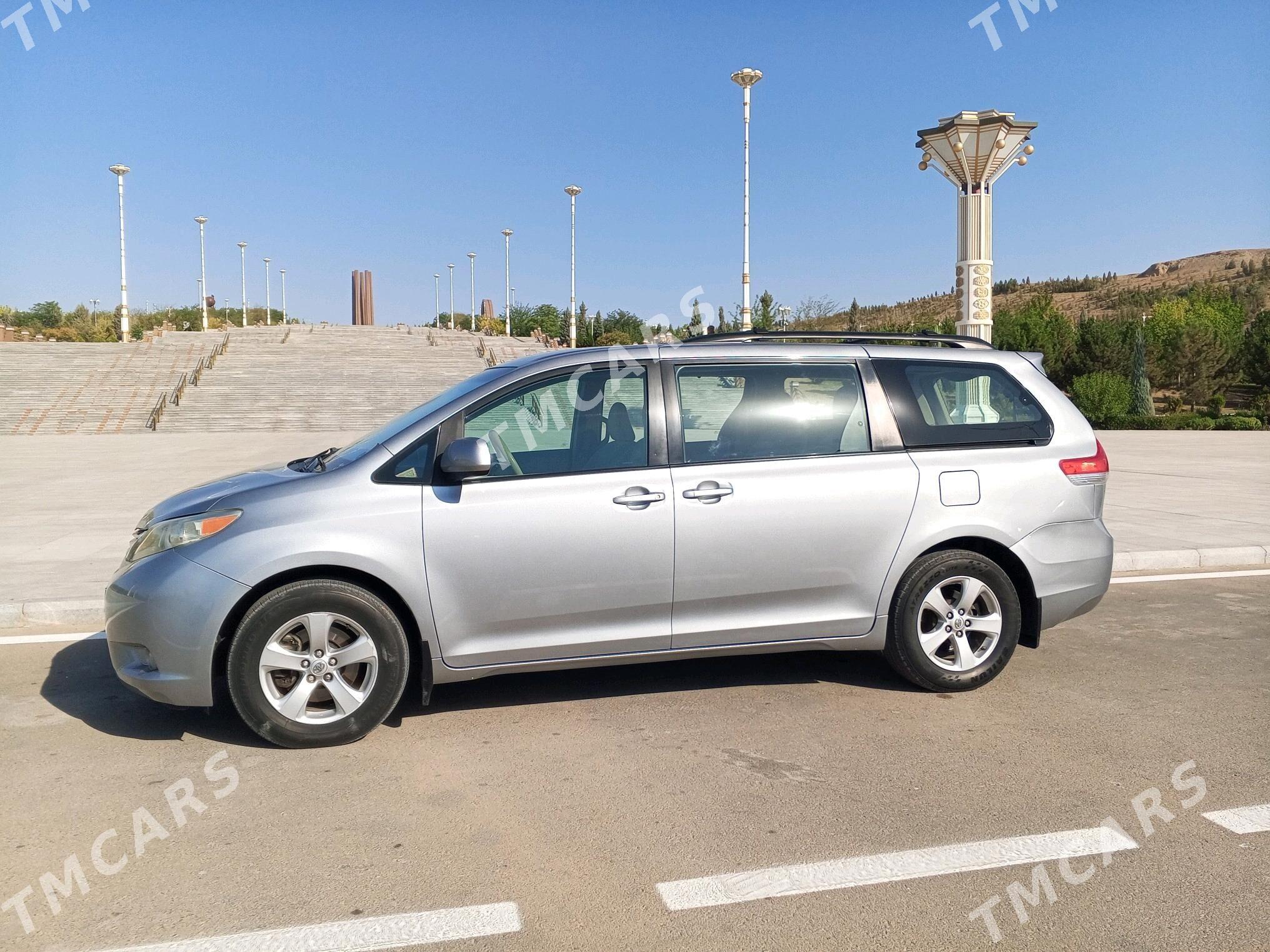 Toyota Sienna 2011 - 290 000 TMT - Ашхабад - img 4