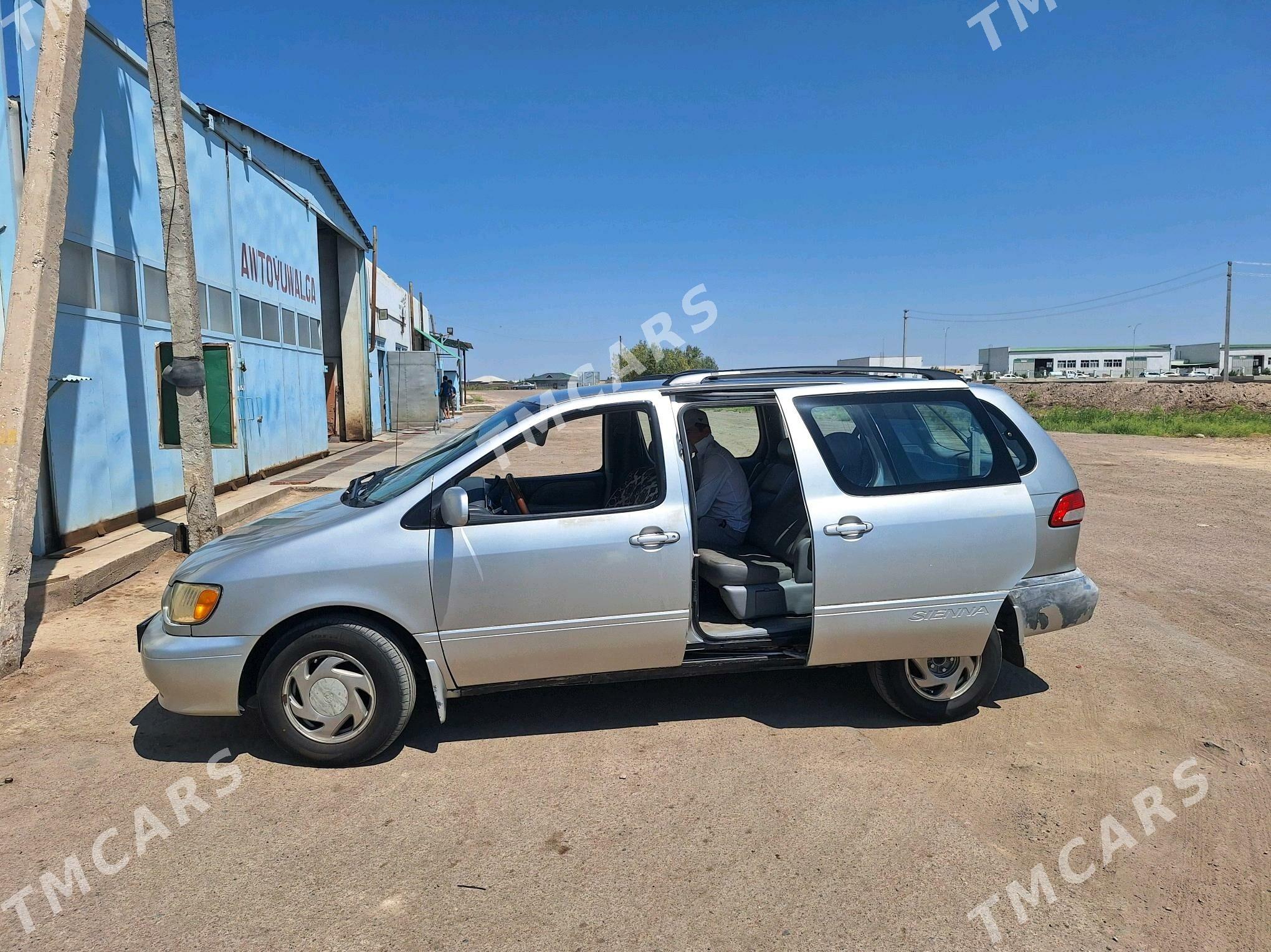 Toyota Sienna 2002 - 150 000 TMT - Şabat etr. - img 2