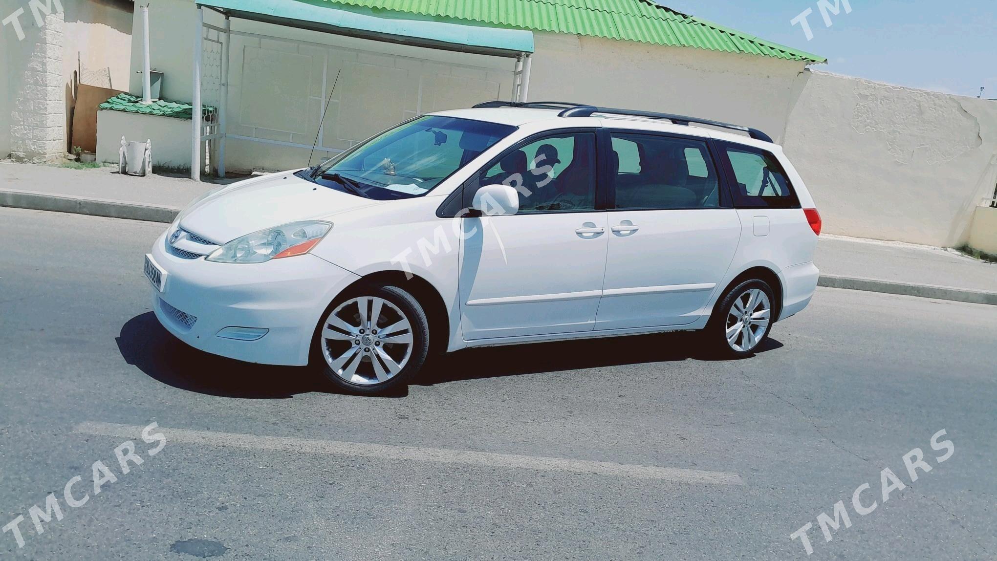 Toyota Sienna 2008 - 200 000 TMT - Aşgabat - img 8