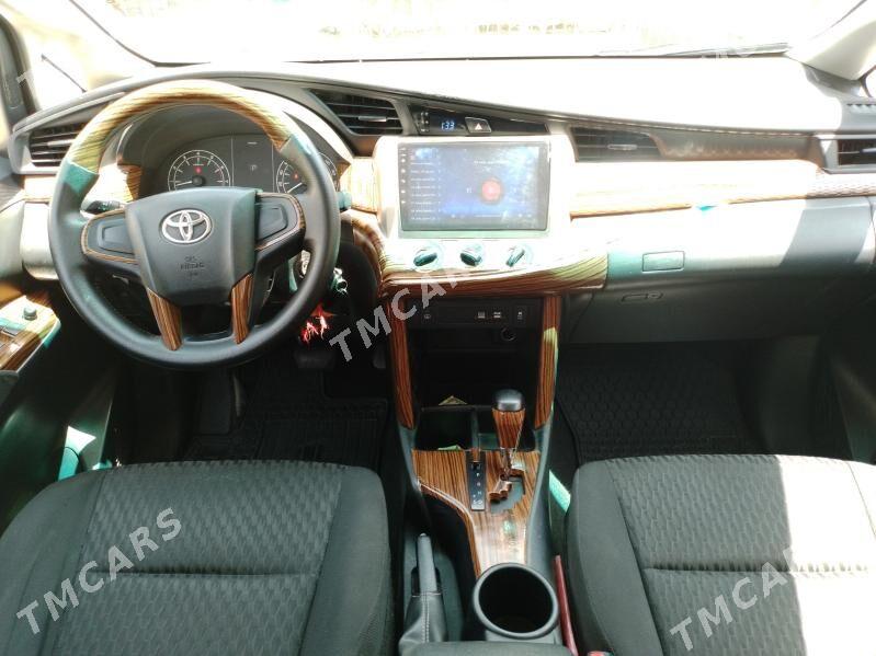 Toyota Innova 2020 - 262 000 TMT - Ak bugdaý etraby - img 7
