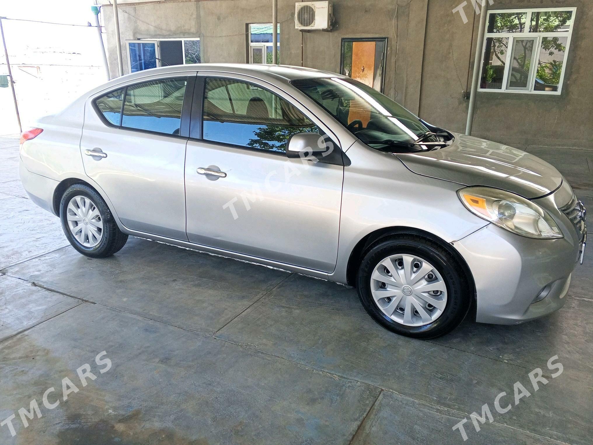 Nissan Versa 2011 - 130 000 TMT - Анев - img 3