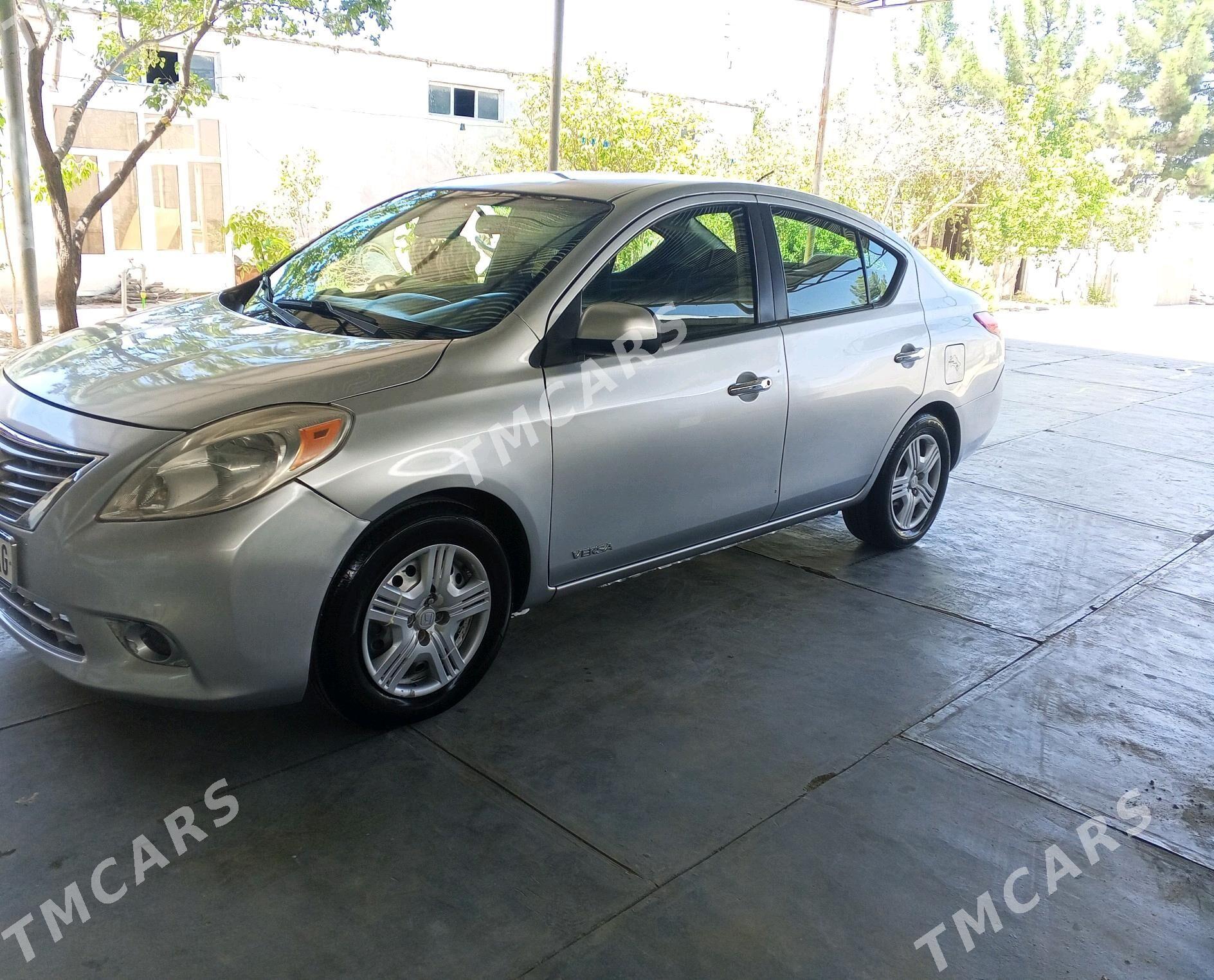 Nissan Versa 2011 - 130 000 TMT - Анев - img 8