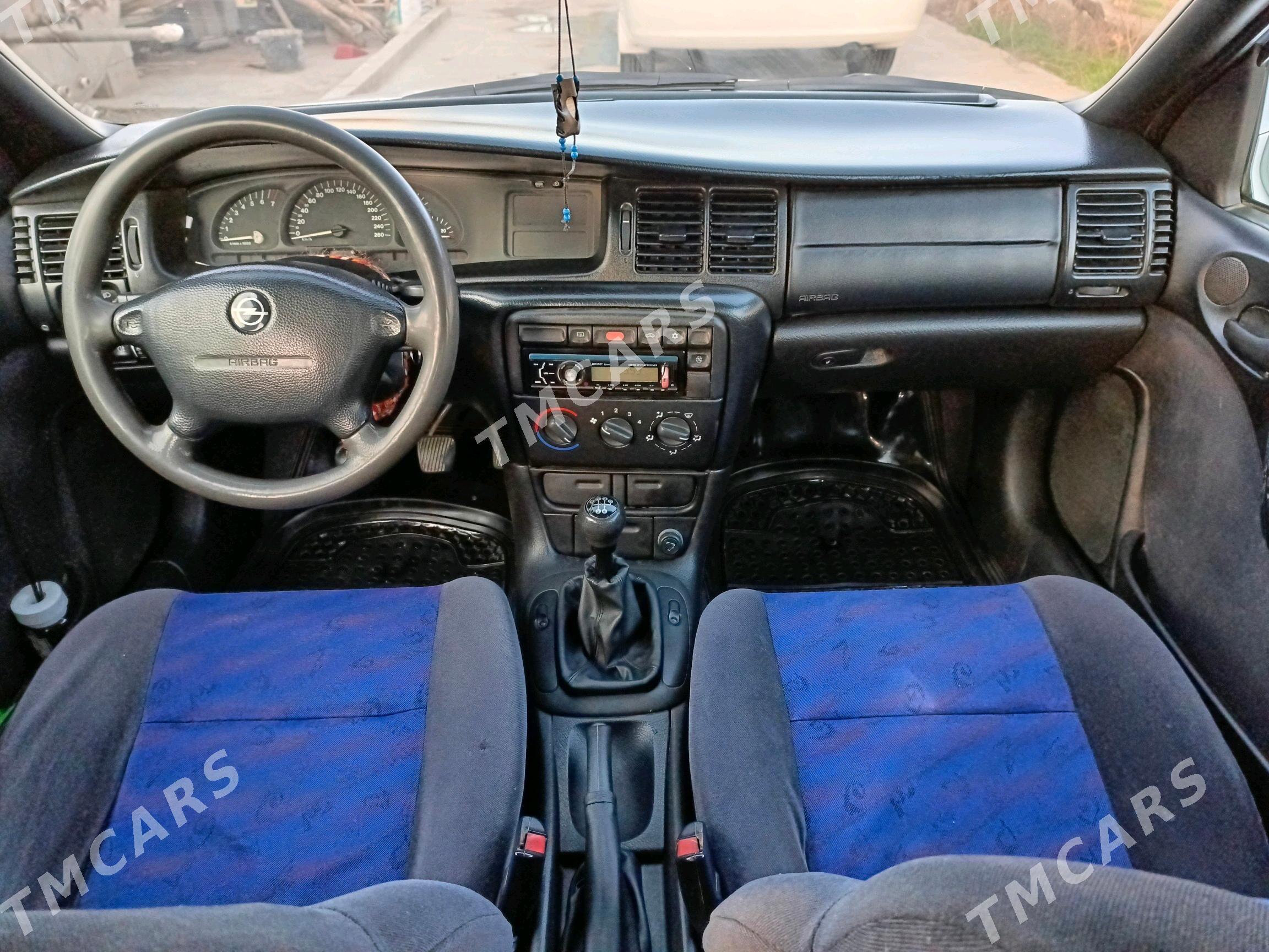 Opel Vectra 1996 - 43 000 TMT - Кипджак - img 2