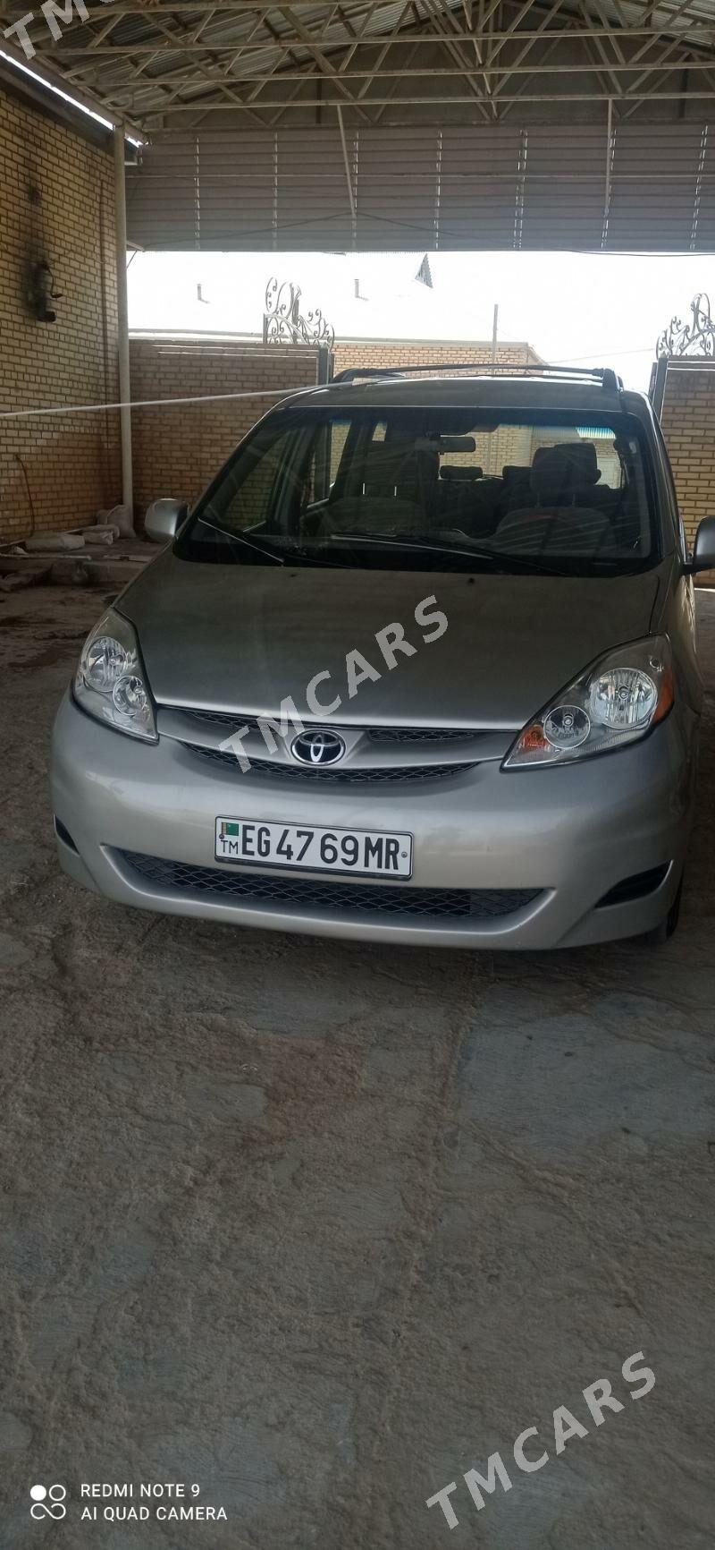 Toyota Sienna 2005 - 170 000 TMT - Мары - img 4