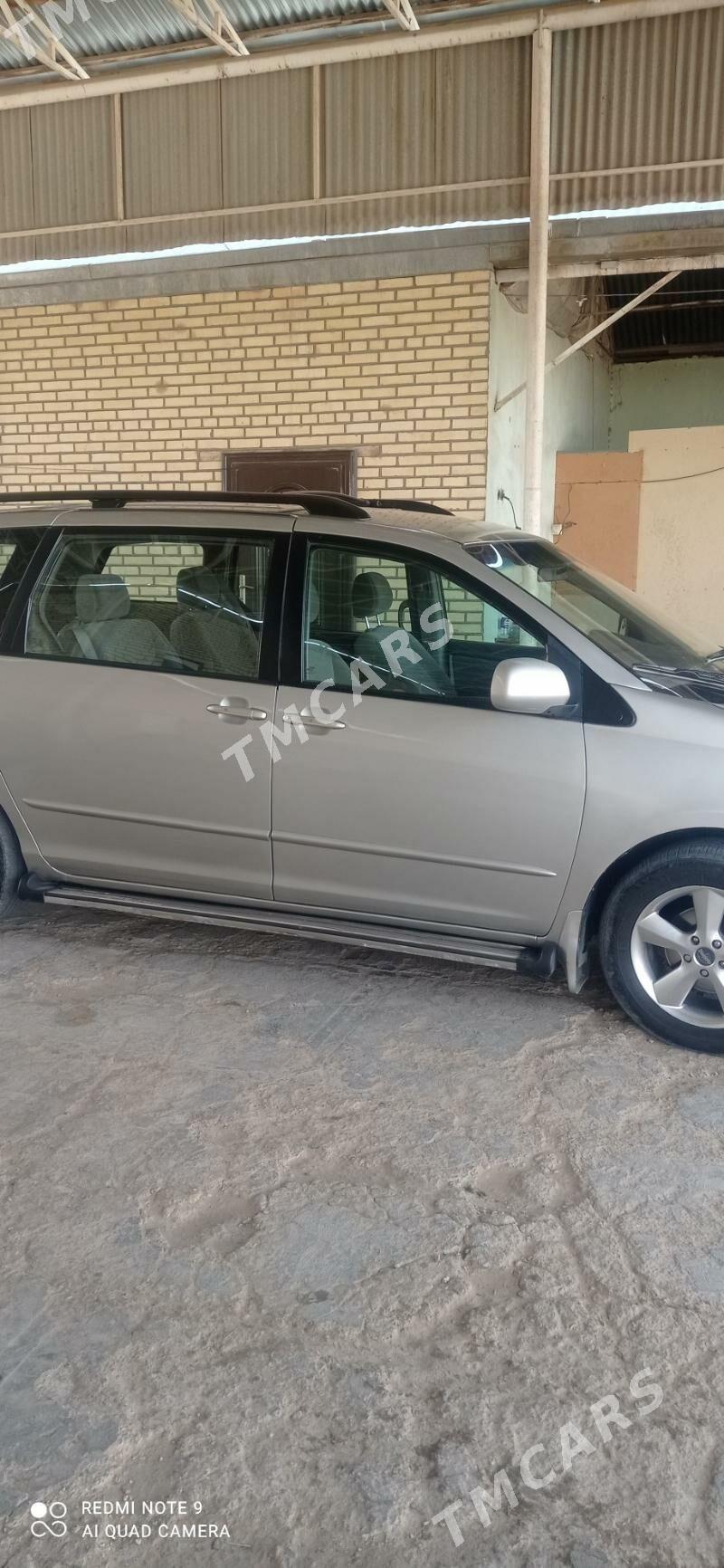 Toyota Sienna 2005 - 170 000 TMT - Мары - img 5