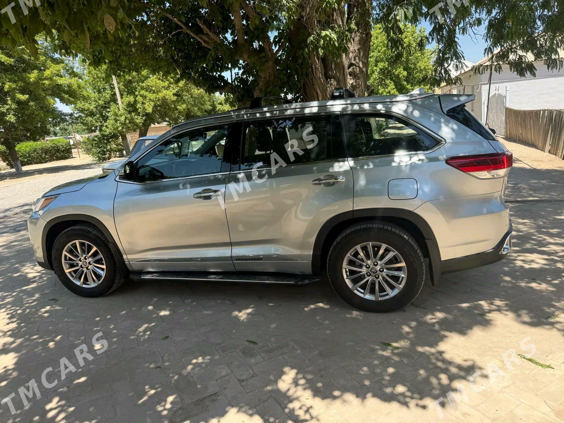 Toyota Highlander 2019 - 440 000 TMT - Baýramaly - img 2