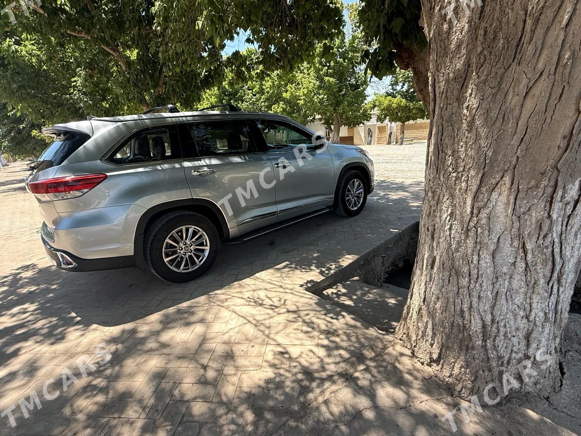 Toyota Highlander 2019 - 440 000 TMT - Baýramaly - img 4