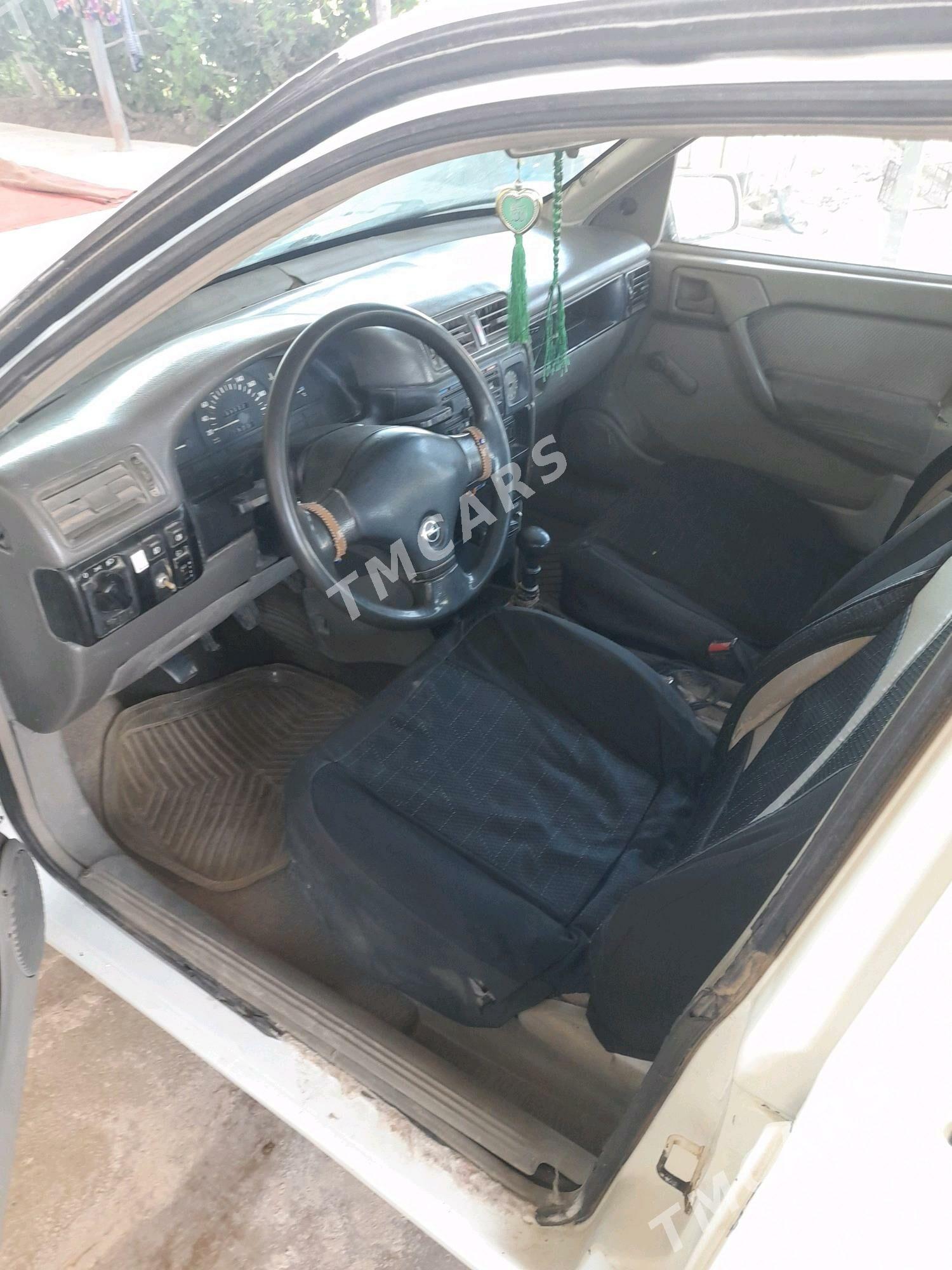Opel Vectra 1992 - 23 000 TMT - Гурбансолтан Едже - img 4