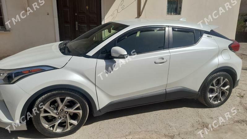 Toyota C-HR 2019 - 300 000 TMT - Дашогуз - img 2