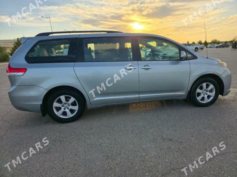 Toyota Sienna 2012 - 280 000 TMT - Дянев - img 3