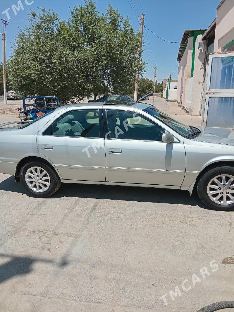 Toyota Camry 2001 - 170 000 TMT - Саят - img 5