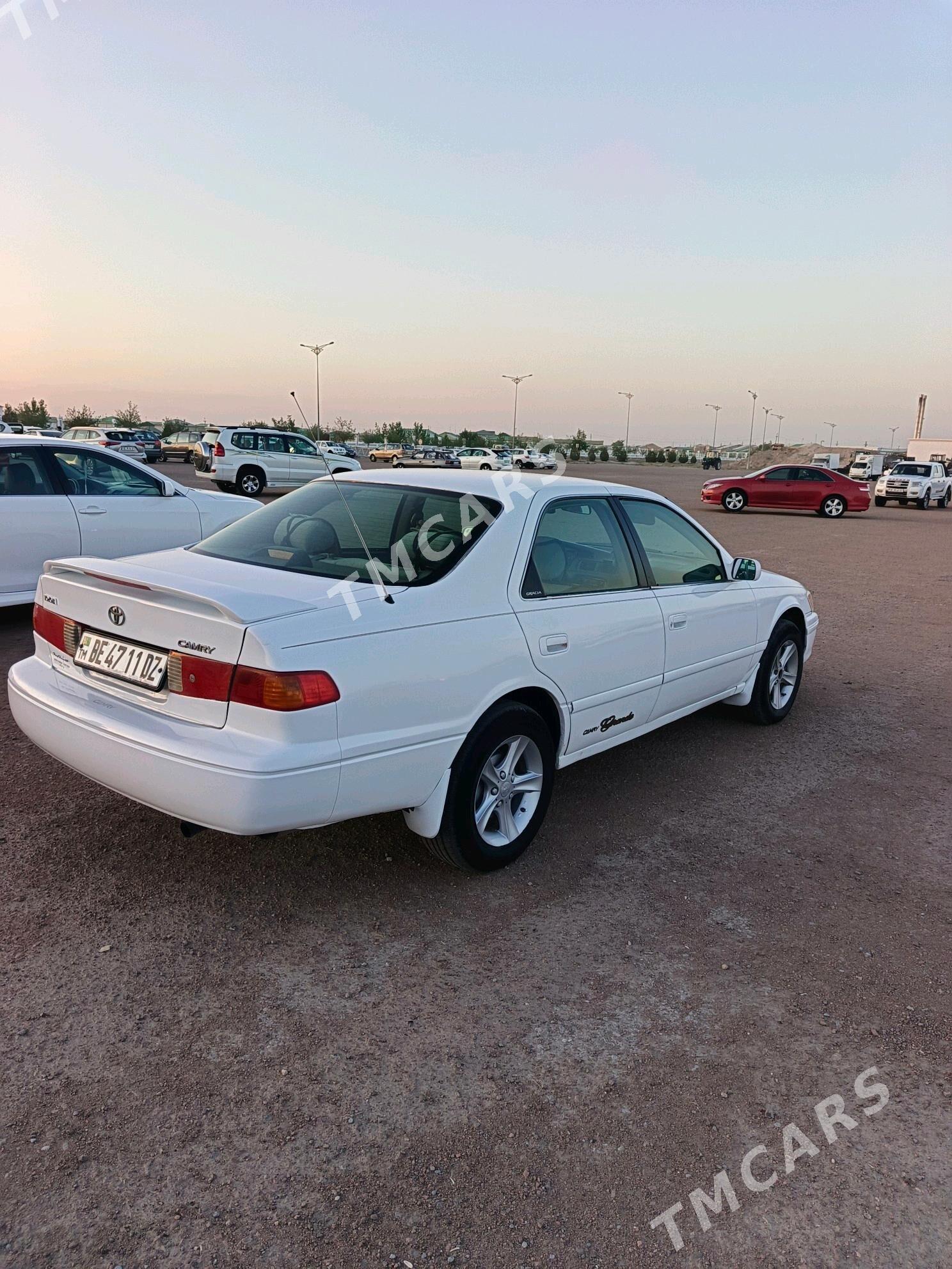 Toyota Camry 1999 - 95 000 TMT - Дашогуз - img 4
