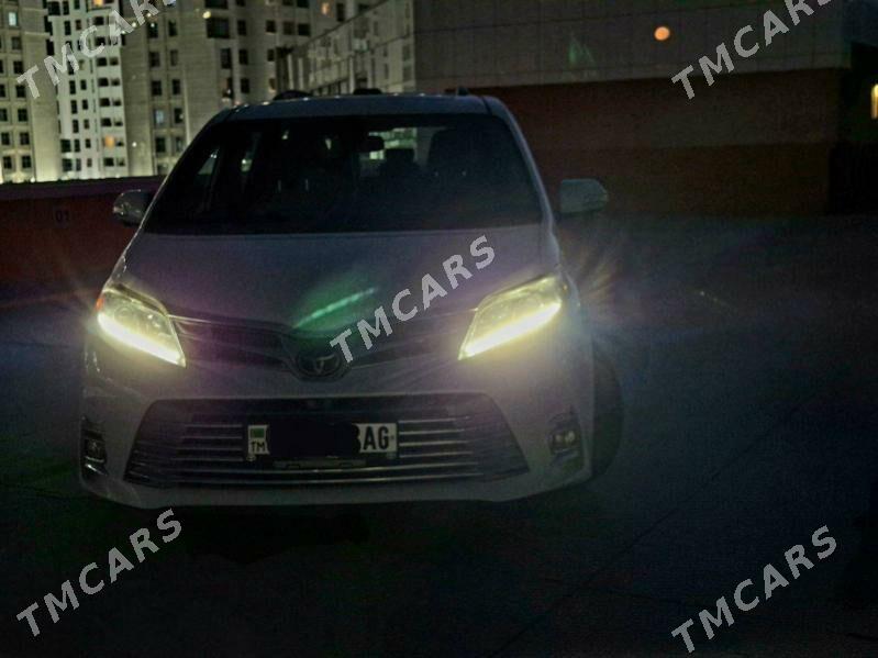 Toyota Sienna 2018 - 635 000 TMT - Aşgabat - img 2