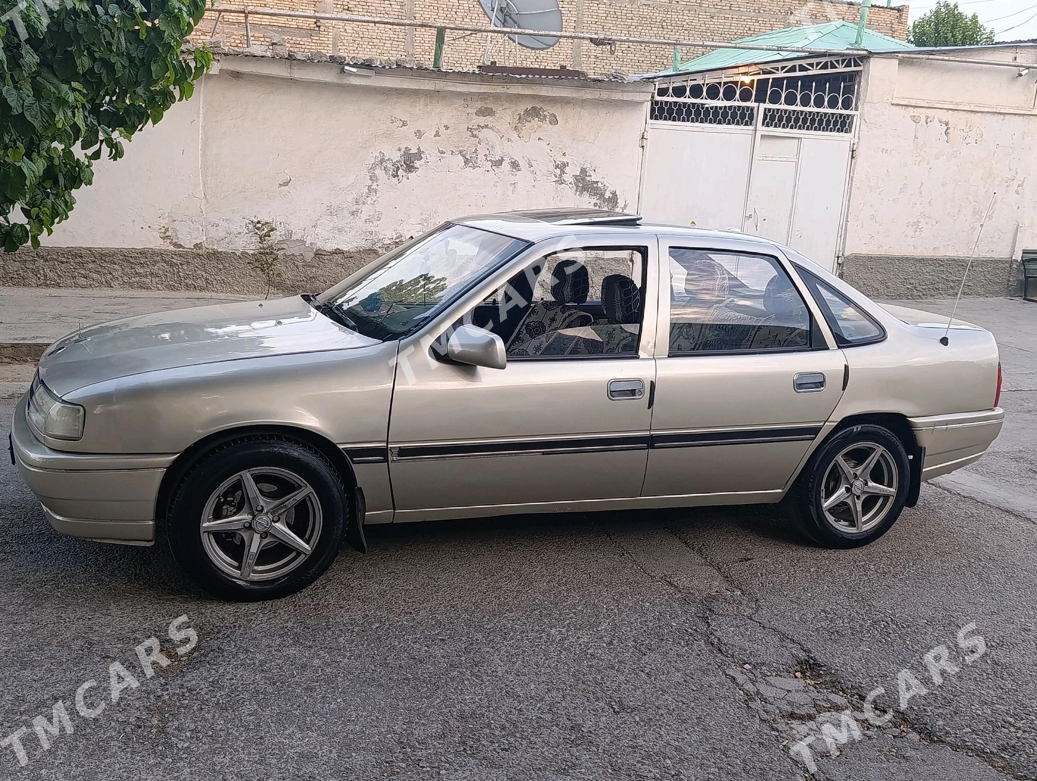 Opel Vectra 1992 - 38 000 TMT - Hitrowka - img 2