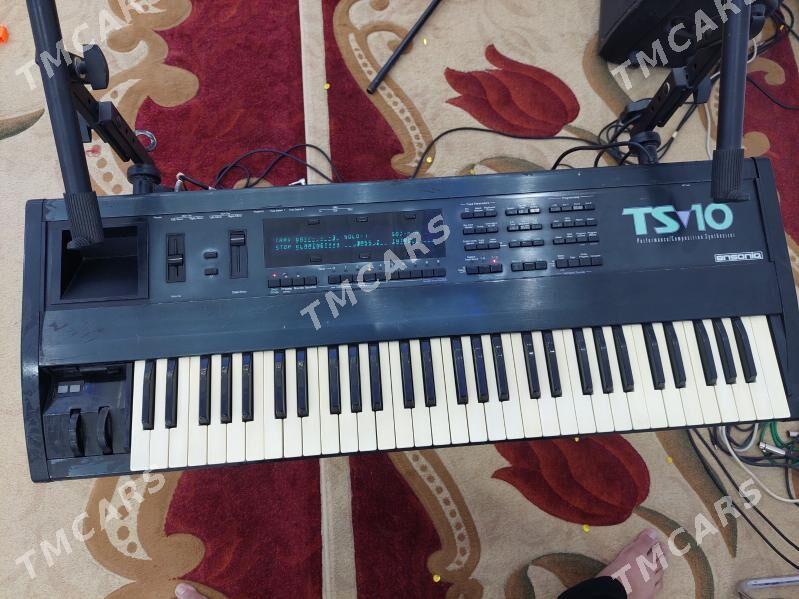Ensoniq Ts 10 - Чарджоу - img 2