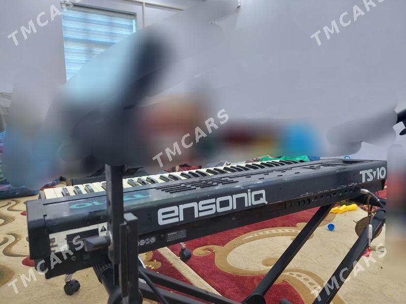 Ensoniq Ts 10 - Чарджоу - img 3