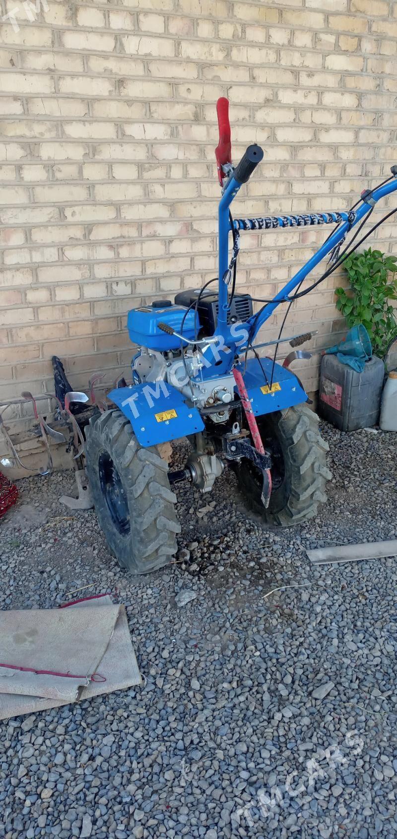 Yer agdaryan traktor - Мургап - img 4